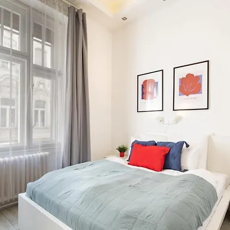 Explore Budapest From This Central Studio Exterior photo